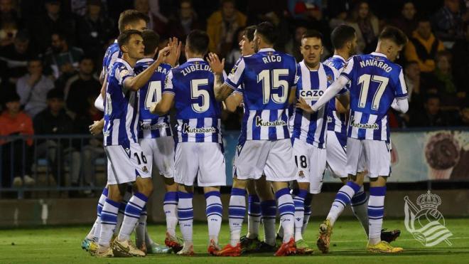Los jugadores de la Real Sociedad celebran n gol al Cazalegas en Copa del Rey (Foto: Real Sociedad)