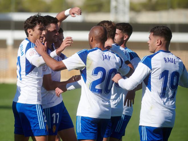 Celebración de un gol del Deportivo Aragón (Foto: Tino Gil/RZ).