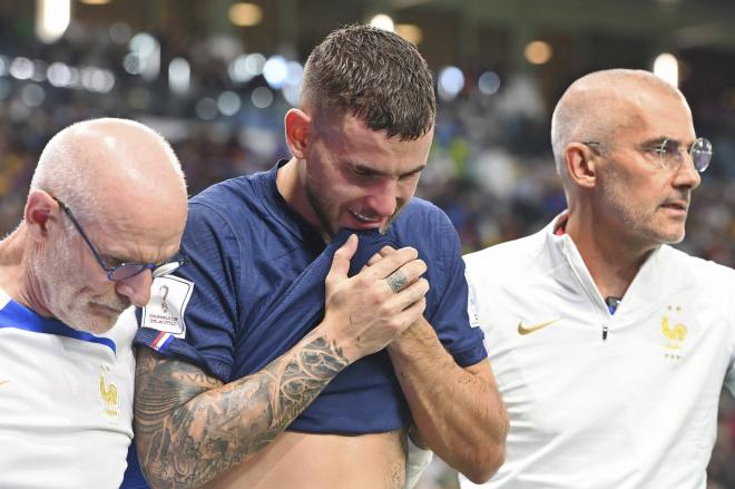 Lucas Hernández, lesionado durante el Francia-Australia del Mundial de Qatar (Foto: Cordon Press).