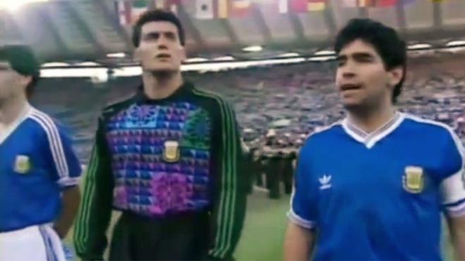 Maradona insulta al público en la final del Mundial de Italia en 1990.