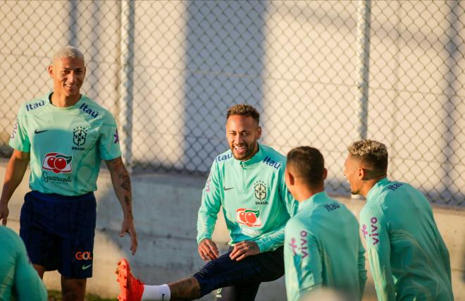 Neymar y Richarlison, en un entrenamiento de Brasil (Foto: Cordon Press).