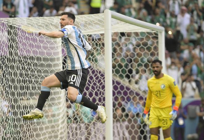 Leo Messi celebrando su primer gol en el Mundial de Qatar 2022 en el partido entre Argentina y Arabia Saudí (Foto: Cordon Press).