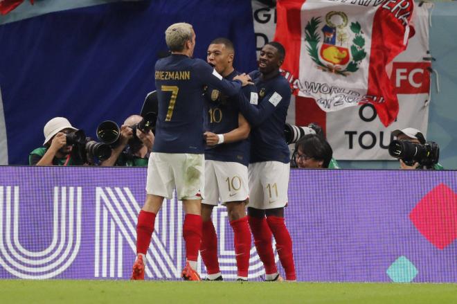 Griezmann, Mbappé y Dembélé celebran un gol de Francia (Foto: Cordon Press).