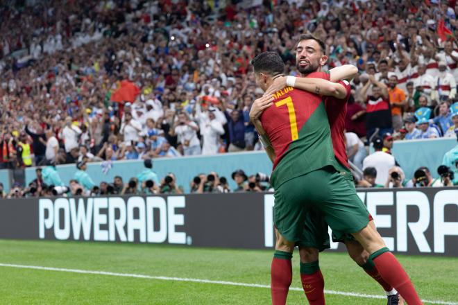 Cristiano Ronaldo celebra con Bruno Fernandes el gol del 1-0 en el Portugal-Uruguau (Foto: Cordon p