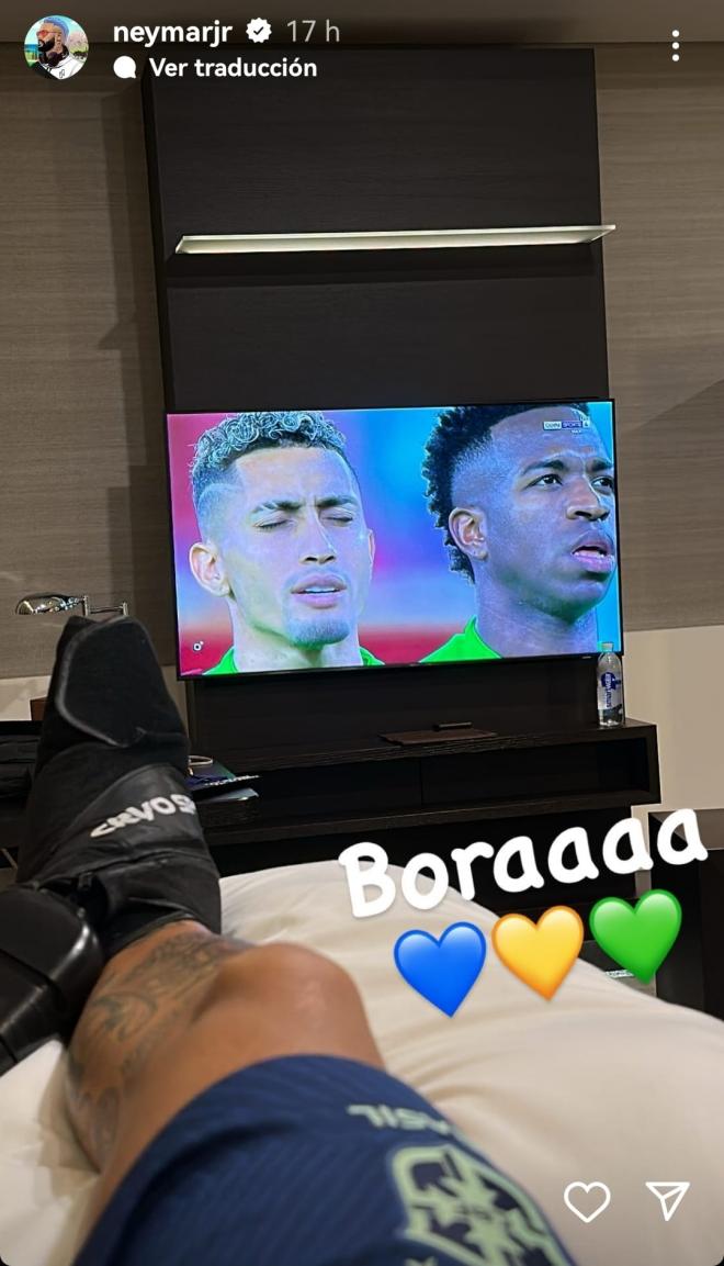La imagen de Neymar apoyando a Brasil en el hotel.