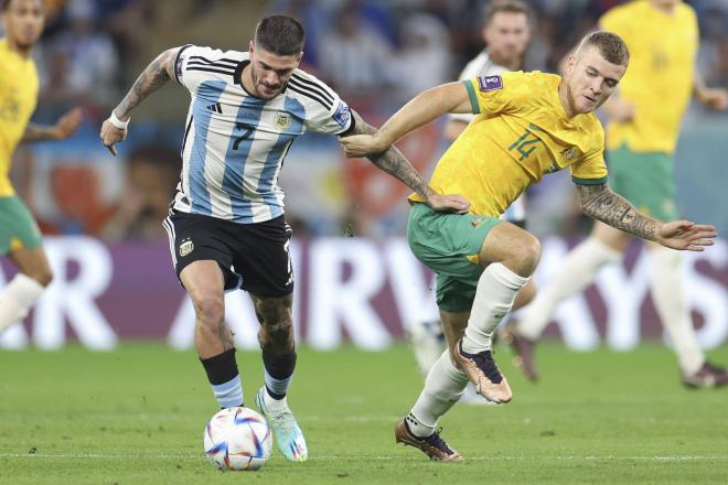 Rodrigo de Paul, jugador de LaLiga, pelea con McGree en el Argentina-Australia (Foto: Cordon Press).