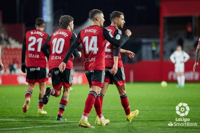 Pinchi celebra uno de sus goles en el Mirandés-Albacete (Foto: LaLiga).