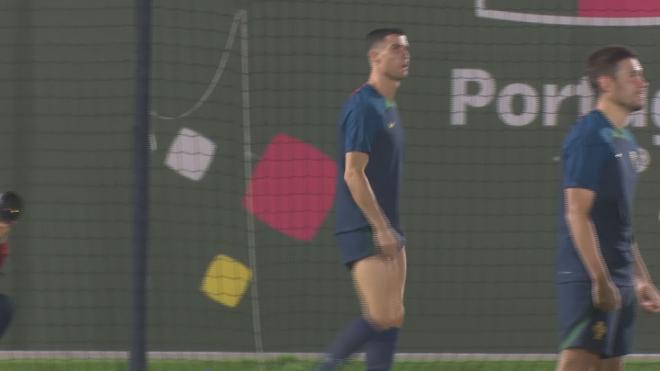 Cristiano Ronaldo, durante el entrenamiento con Portugal este lunes