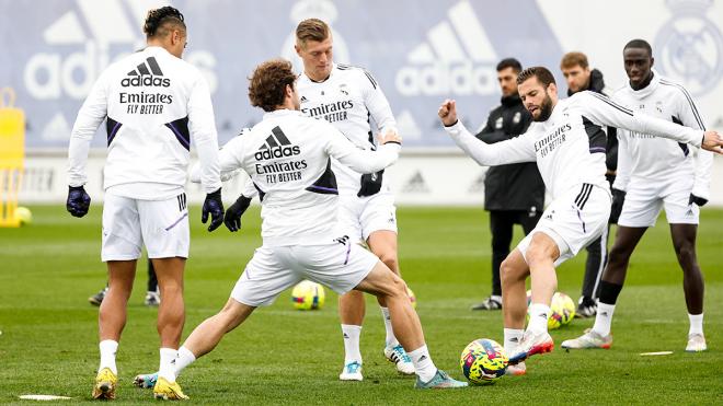 Entrenamiento del Real Madrid con Mariano, Kroos, Odriozola, Nacho y Mendy (Foto: RMCF).