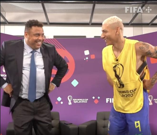 Ronaldo baila con Richarlison en Qatar.