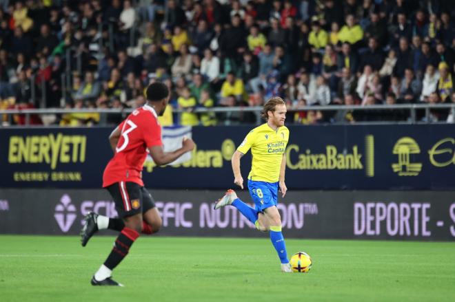 Álex Fernández en el amistoso entre el Cádiz y el Manchester United (Foto: Cristo García).