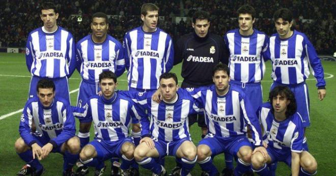 Once del Deportivo, con Capdevila y Scaloni (Foto: Twitter Capdevila)