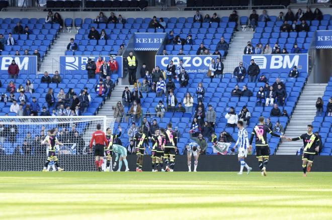 Los jugadores del Rayo tras marcar en el amistoso ante la Real (Foto: Giovanni Batista).