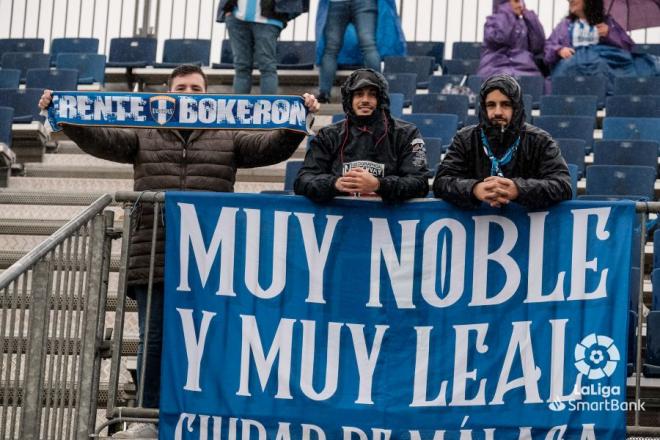 Algunos aficionados del Málaga, en Can Misses (Foto: LaLiga).