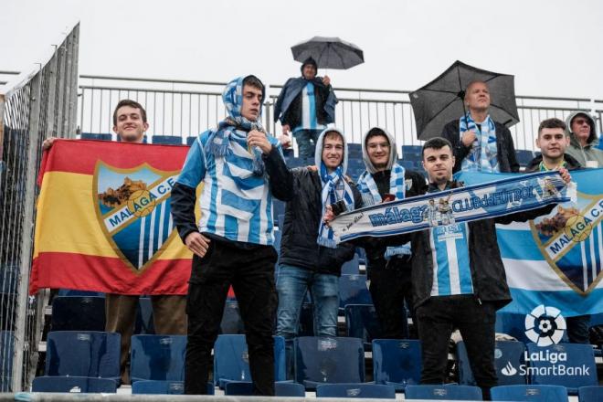 Aficionados del Málaga en el partido en Ibiza (Foto: LaLiga).