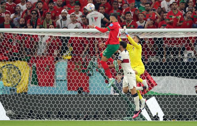 En-Nesyri vuela para marcar en el Marruecos-Portugal (Foto: EFE).