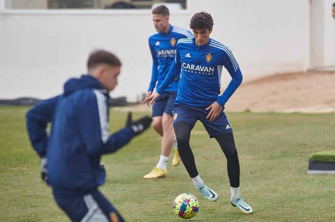 Juan Sebastián en el entrenamiento del Real Zaragoza (Foto: Daniel Marzo).