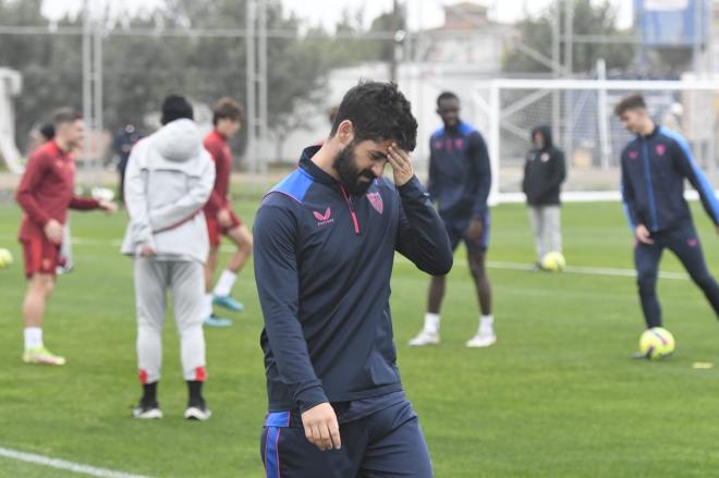Isco se retira del entrenamiento del Sevilla (Foto: Kiko Hurtado).