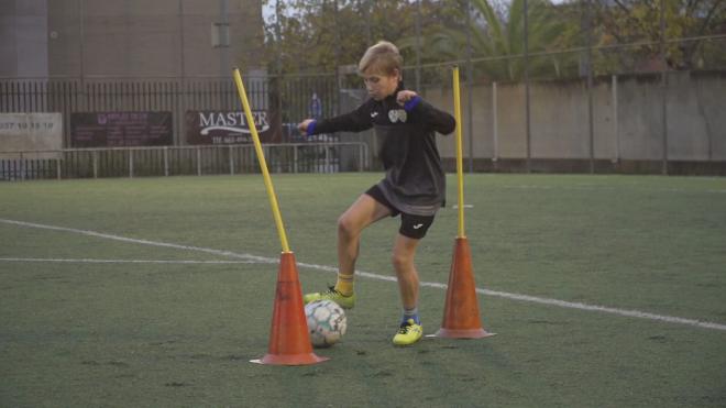 Sasha, el niño ucraniano que juega al fútbol en Córdoba