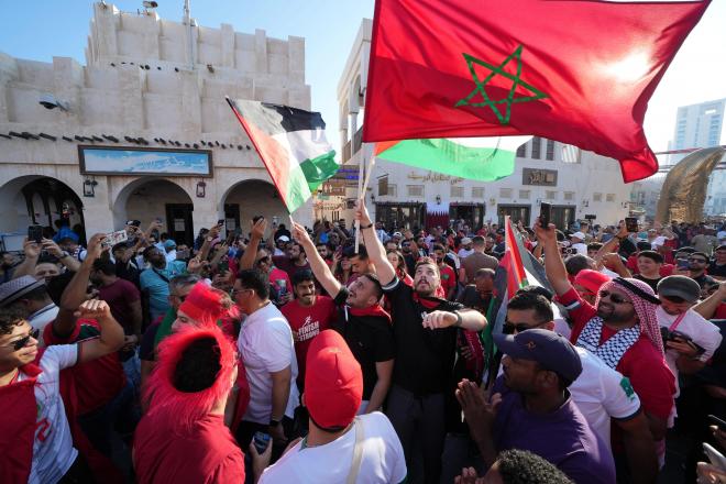 Aficionados de Marruecos, por las calles de Doha (Foto: Cordon Press).