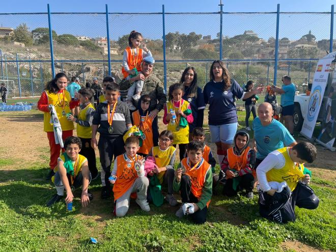 Los niños del Líbano, con camisetas del Betis.