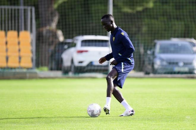 Awer Mabil, en un entrenamiento (Foto: Cádiz CF).