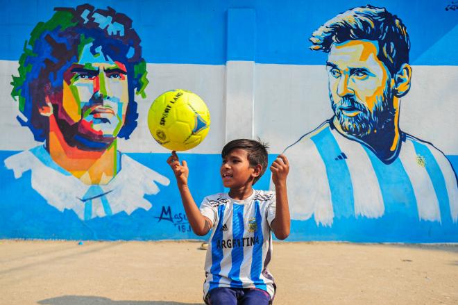 Mural de Messi con Maradona (Foto: Cordon Press).