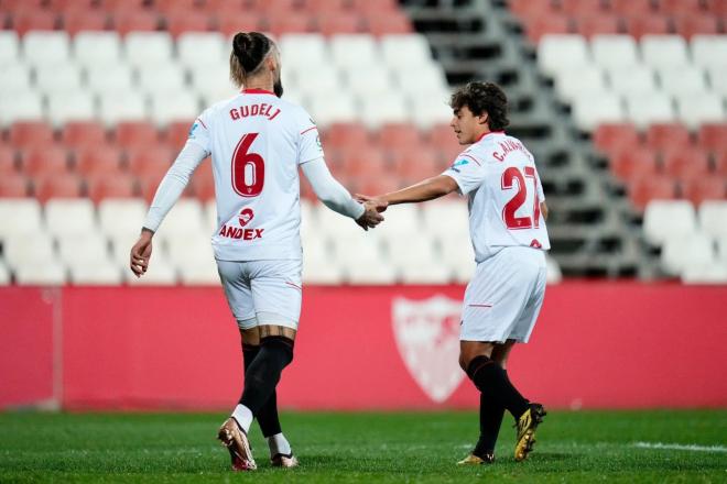 Gudelj y Carlos Álvarez celebran el gol del serbio (Foto: SFC).
