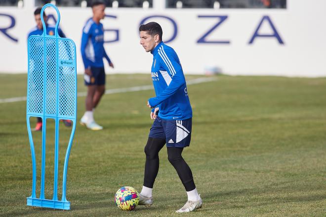 Fran Gámez en un entrenamiento del Real Zaragoza (Foto: Daniel Marzo). 