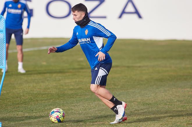 Lluís López en un entrenamiento del Real Zaragoza (Foto: Daniel Marzo).