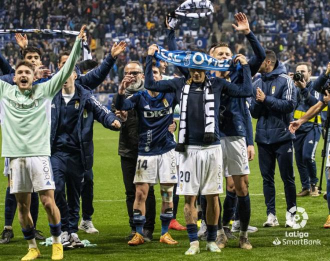 Celebración del Oviedo tras ganar el derbi al Sporting (Foto: LaLiga).