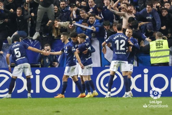 Celebración del gol de Borja Bastón en el derbi Real Oviedo-Sporting (Foto: LaLiga).