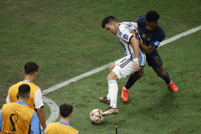 Acuña, en el partido que le da el Mundial a Argentina (Foto: EFE).