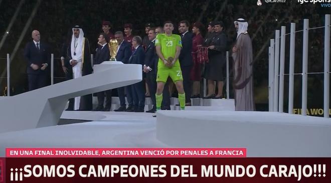 El gesto de Emiliano Martínez tras ser premiado como mejor portero del Mundial (TyC Sports).
