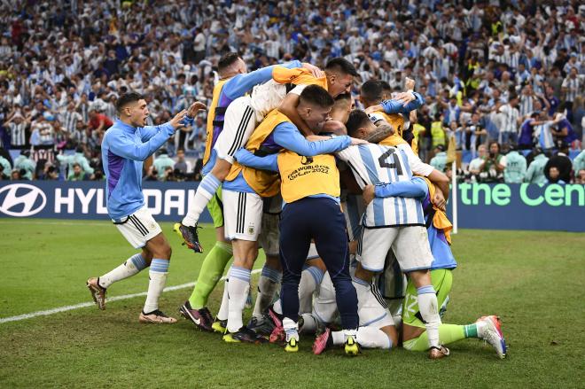 Los jugadores de Argentina celebran el título tras ganar a Francia en la final (Foto: Cordon Press).