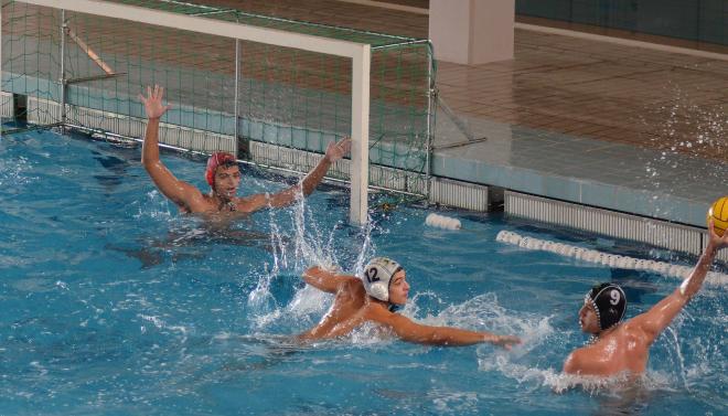 Partido entre el Dos Hermanas y el Waterpolo Málaga.