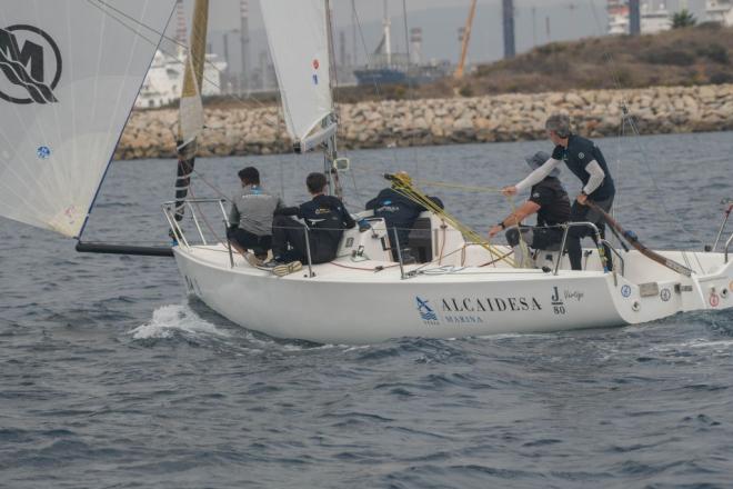 El monotipo ‘Península’ renueva título en el Circuito Alcaidesa Marina de J/80.