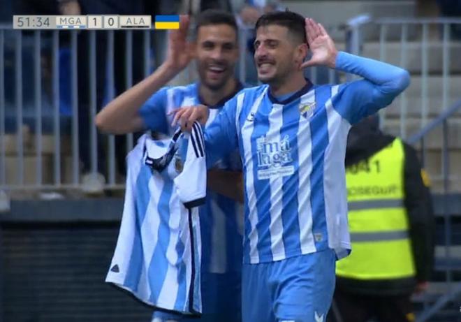 Momento en que Burgos y Chavarría celebran el gol con la camiseta de Argentina.