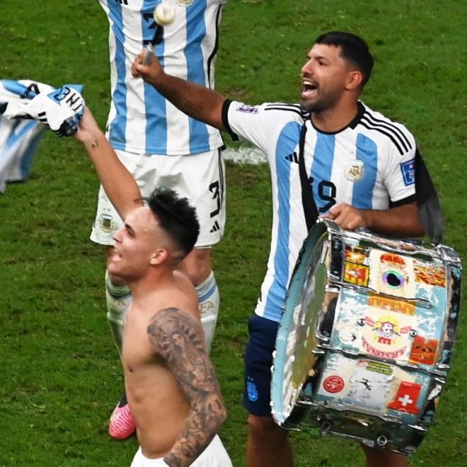 El Kun Agüero dándolo todo durante la celebración de Argentina.