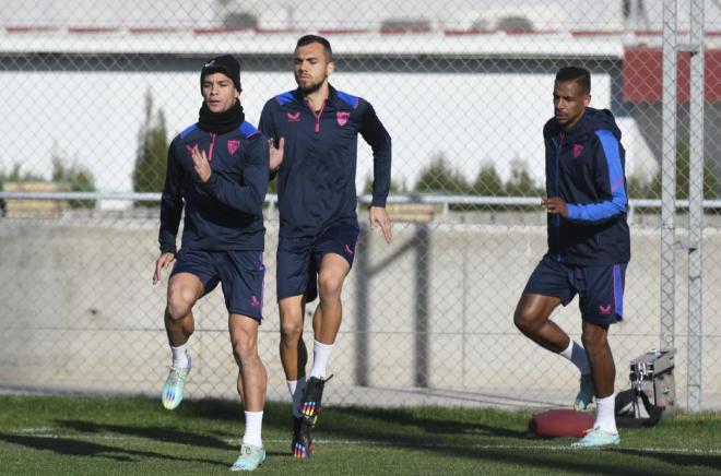 Jugadores del Sevilla, en un entrenamiento previo a la Copa del Rey (Foto: Kiko Hurtado).