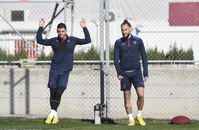 Gudelj y Rekik, en una sesión de entrenamiento del Sevilla (Foto: Kiko Hurtado).