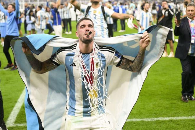 Rodrigo de Paul celebra la victoria de Argentina en el Mundial 2022 (Foto: Cordon Press).
