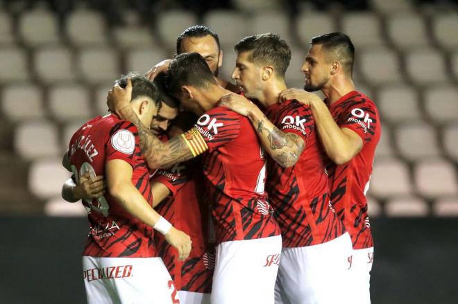 Celebración del Mallorca en casa del Real Unión (Foto: RCDM).