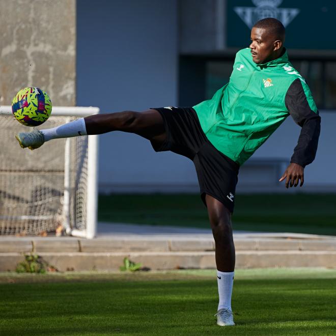 William Carvalho, en el entrenamiento (Foto: Real Beits)