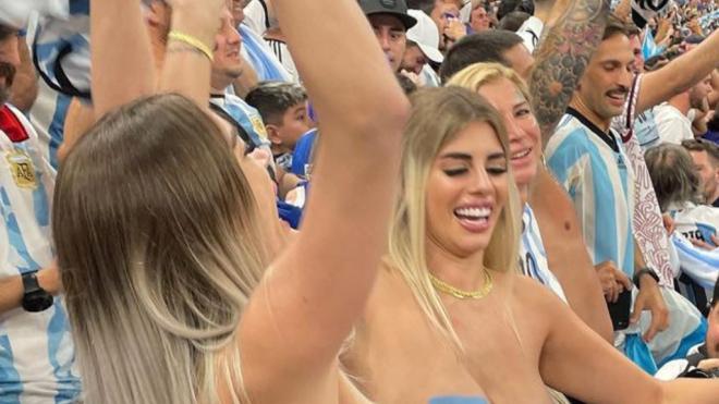 El topless de las argentinas durante la final del Mundial.