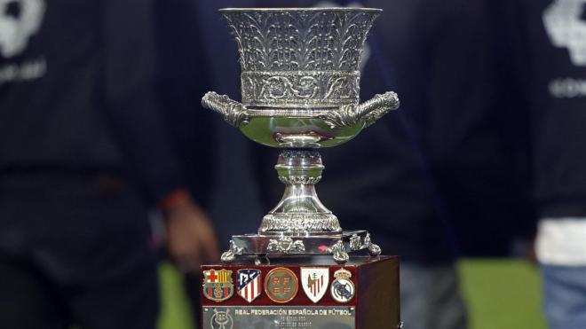 Imagen del trofeo de la Supercopa de España (Foto:EFE)
