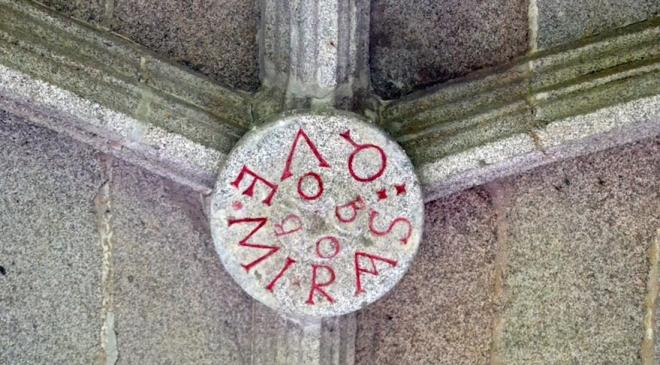 La placa del Monasterio de Samos en la que pone 