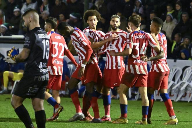 Celebración del Atlético de Madrid tras un gol al Arenteiro (Foto: EFE).