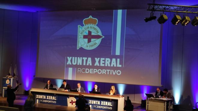 Antonio Couceiro toma la palabra en la junta de accionistas del Deportivo