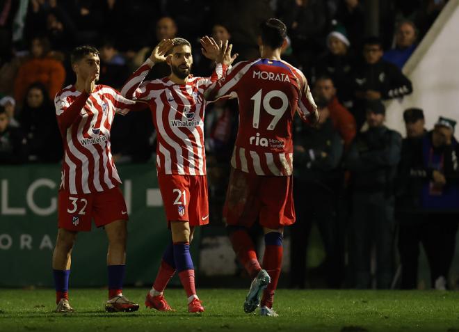 Alberto, Carrasco y Morata celebran el tercer gol del Atlético de Madrid al Arenteiro (Foto: ATM).